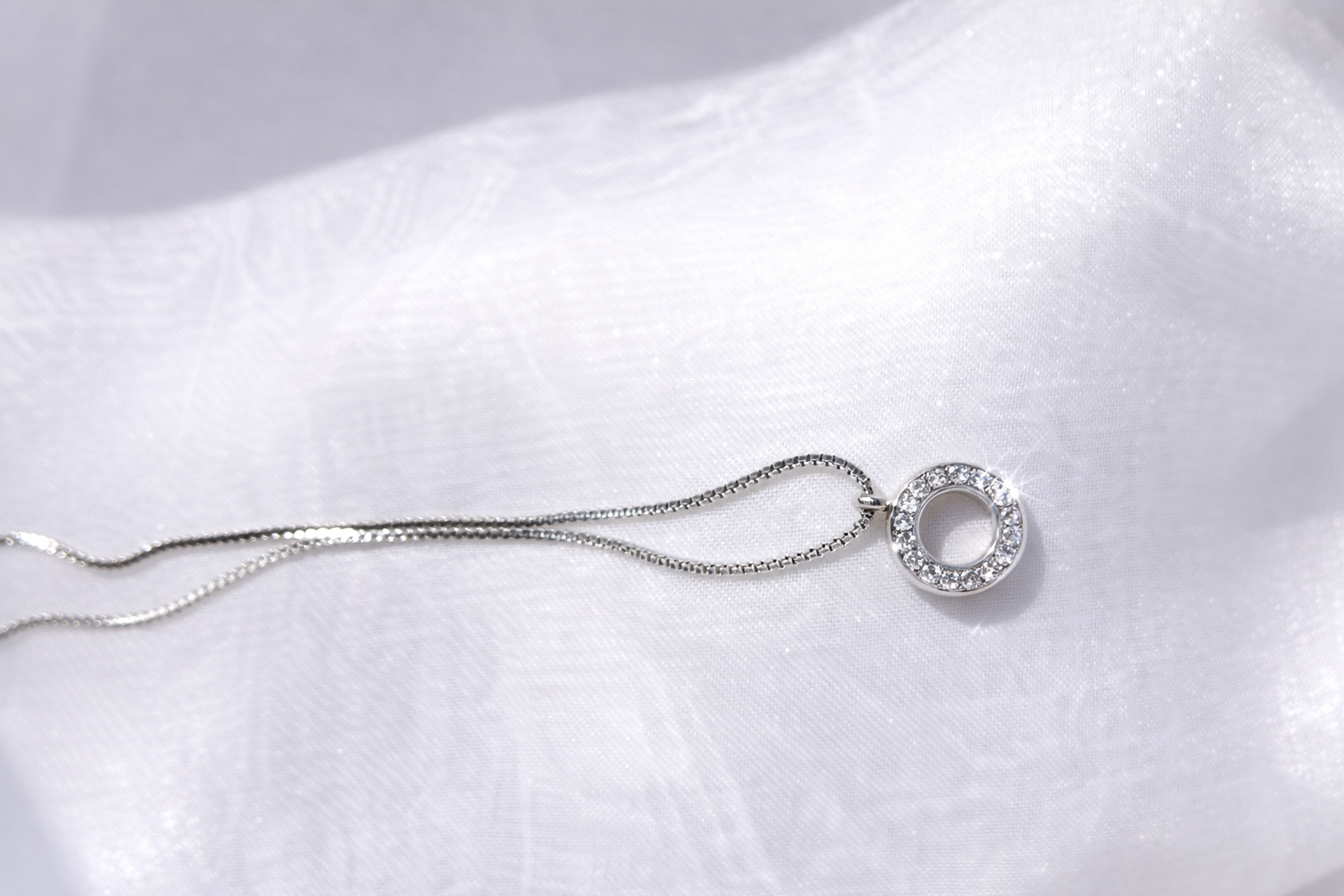 Eterna glow Circle Kette